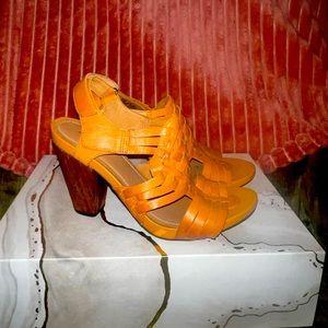 Clarks Block Heel Sandals Sz 7.5